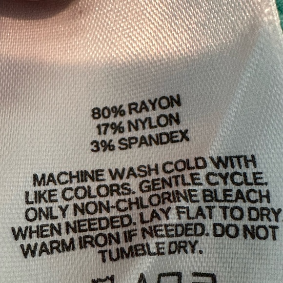 Express Pink Ribbed Knit Fabric - Picture 4 of 4